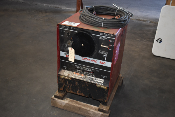 Lincoln Idealarc 250 AC/DC Welding Machine [LWM010322-1]