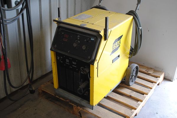 300-amp Esab Multimaster 300 [WM42817]