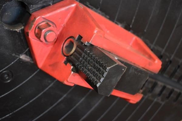 30,000 Pound Headstock